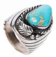 Ladies or Men's Superior Native American Sterling Silver and Turquoise Ring. 
Outstanding Design Superb Sky Blue Turquoise